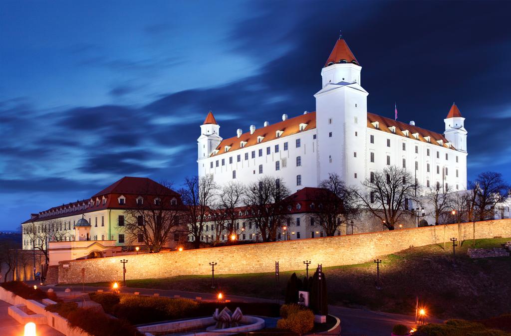 Aplend City Bastova 1 Братислава Экстерьер фото